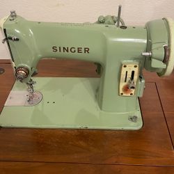 Máquina De Coser  SINGER  eléctrica 
