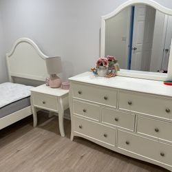 4 Piece New Bedroom Set  - BRAND NEW