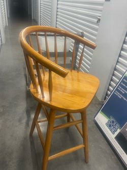 Swivel captains chair in excellent condition