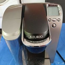 Keurig B70 Platinum Single-Cup Home Brewing System.