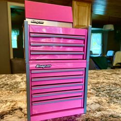 Snap on minature box