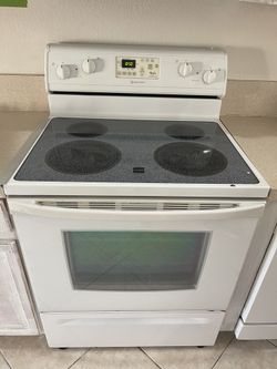 Whirlpool Stove With Accubake—great Condition
