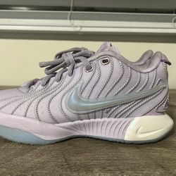 Nike LeBron 21 Size 5y $75