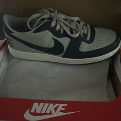 NIKE TERMINATOR SIZE12