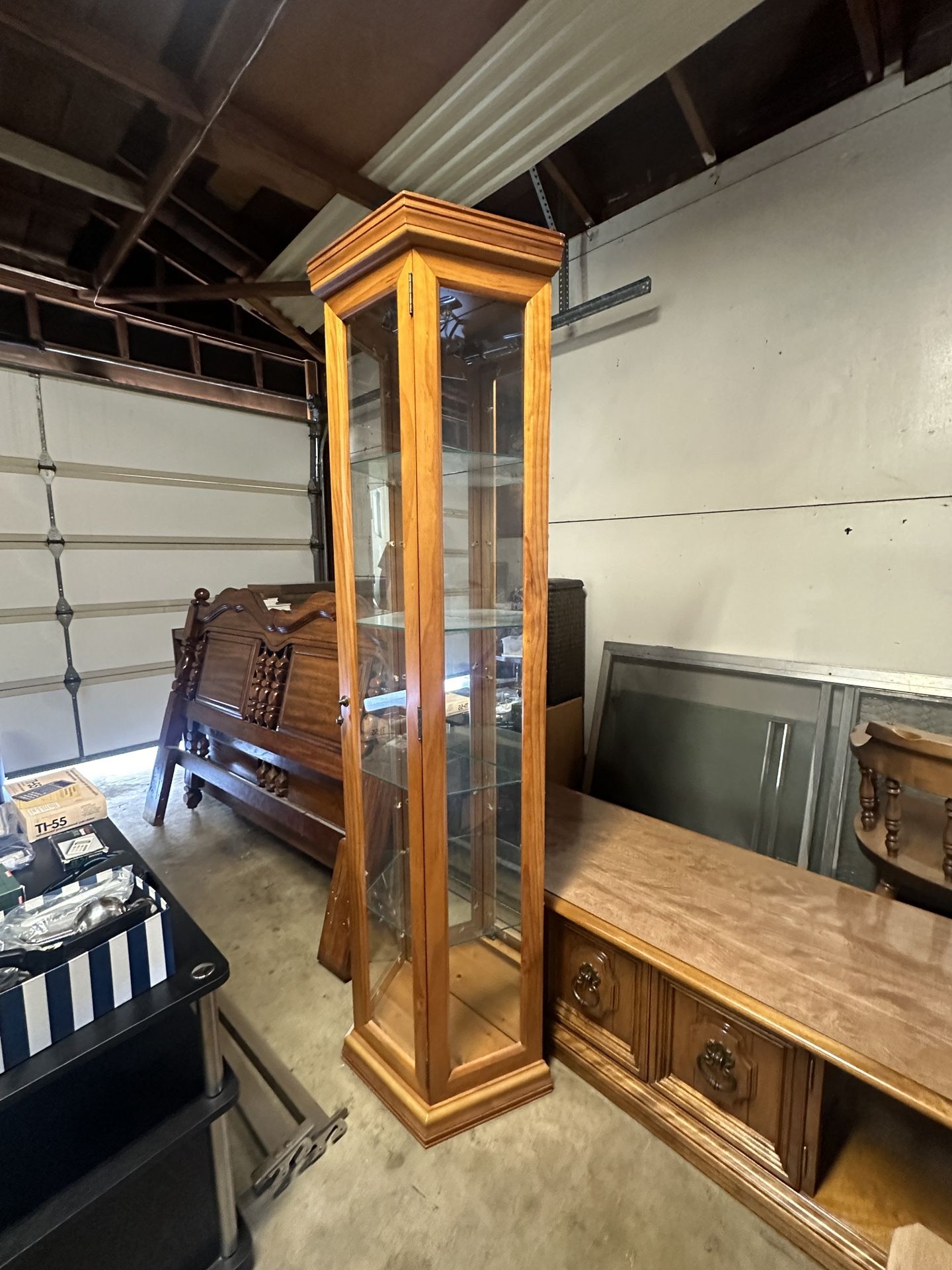 Curio - Great Condition - Glass Shelves & Light
