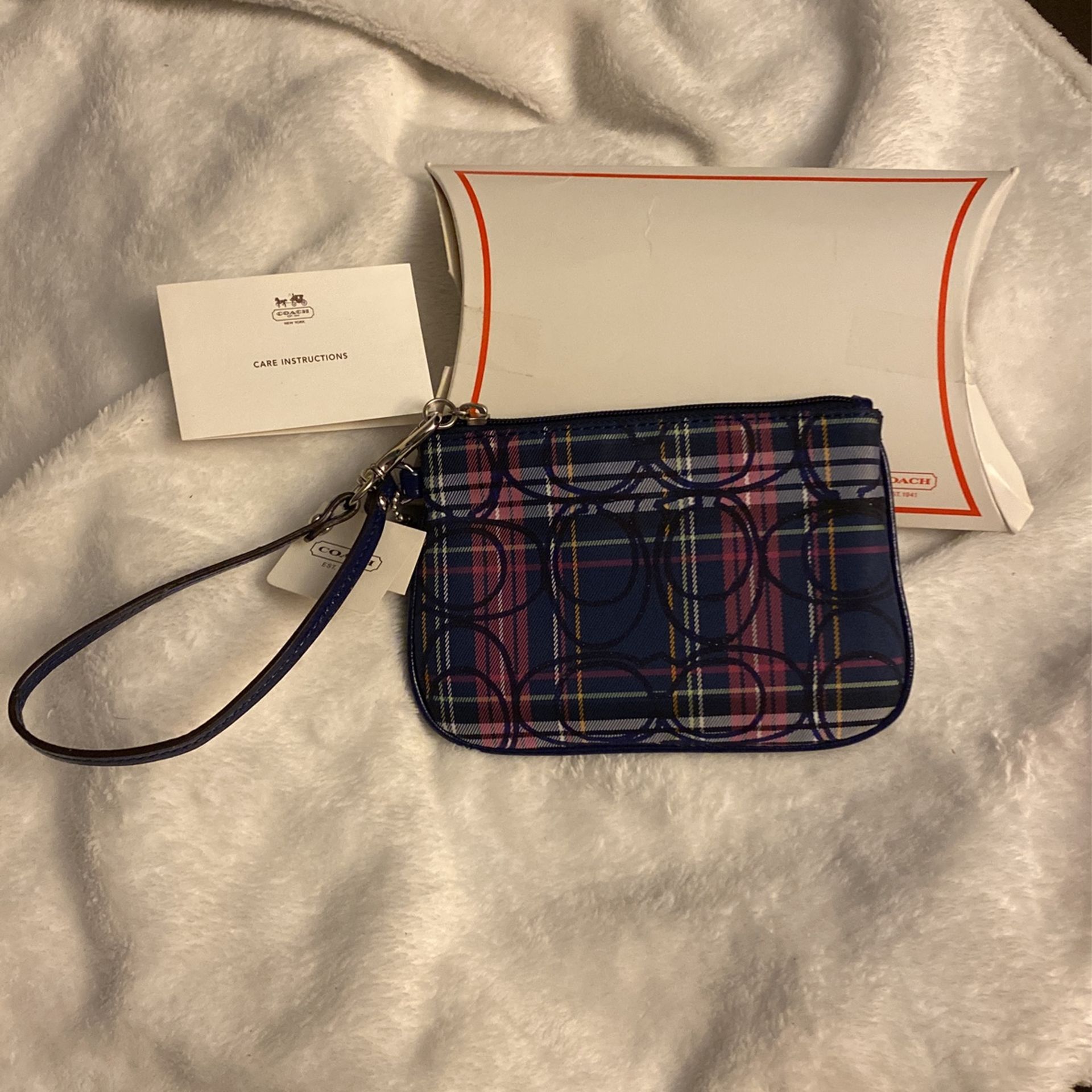 COACH NEW HAND HELD WRISTLET