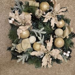 Elegant Wreath With Snow Flakes 