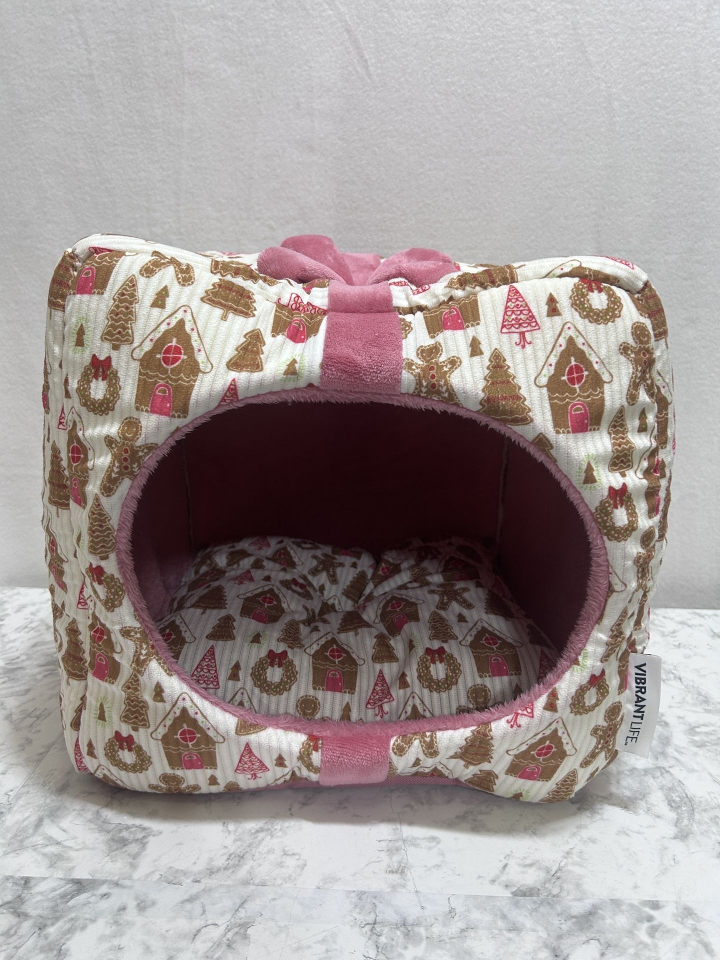Vibrant Life Pet Bed Cat Dog Plush Gift Wrap Gingerbread Theme 14"Hx14"Wx12"D