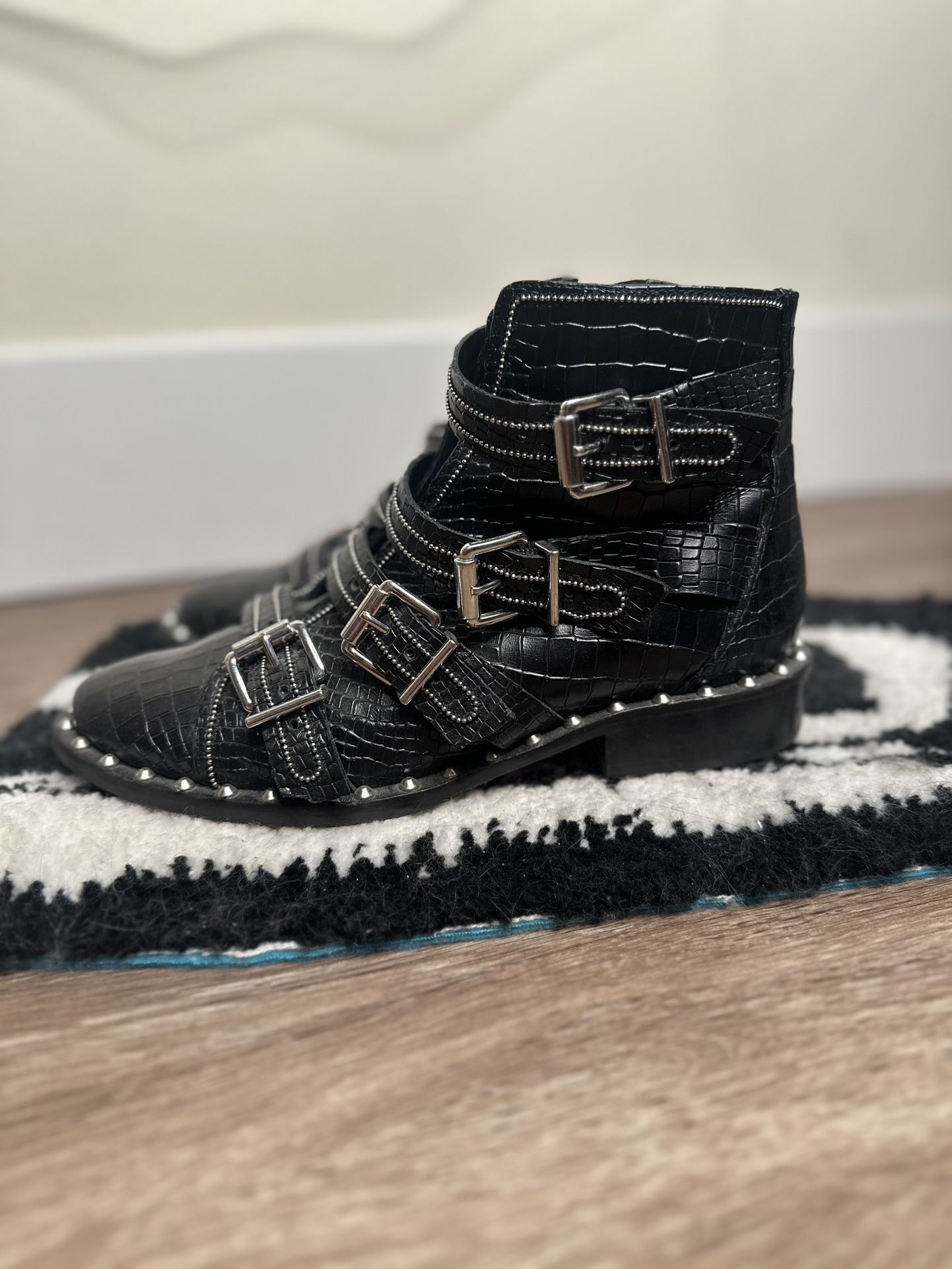 Women Size 6 Black Croc Print Ankle Boots