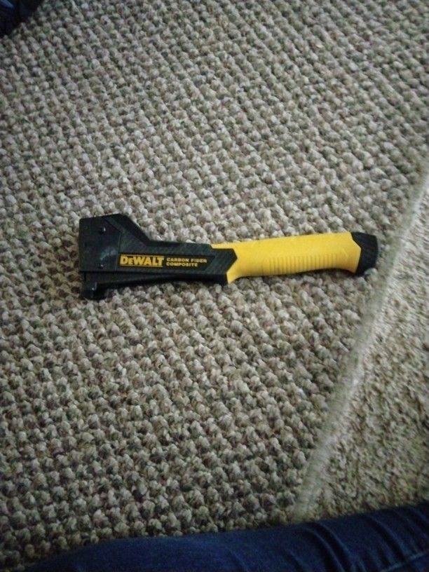 DEWALT CARBON FIBER COMPOSITE HAND STAPLE GUN