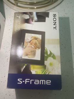 Sony S-Frame DPF-D70 7" Digital Photo Frame