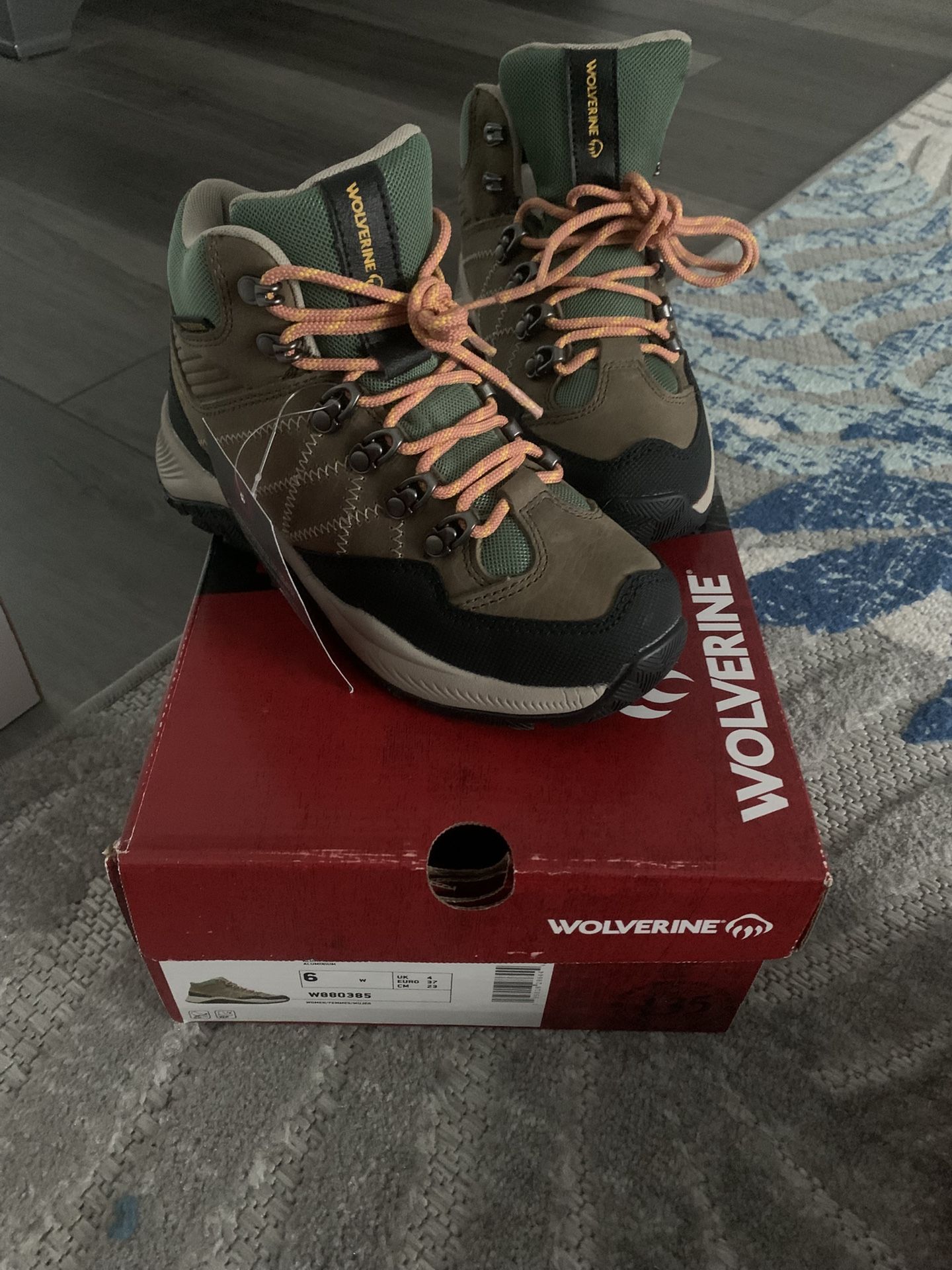 Wolverine Brownish Tan Womens Size 6 Wide Hiking Boots (New In Box)