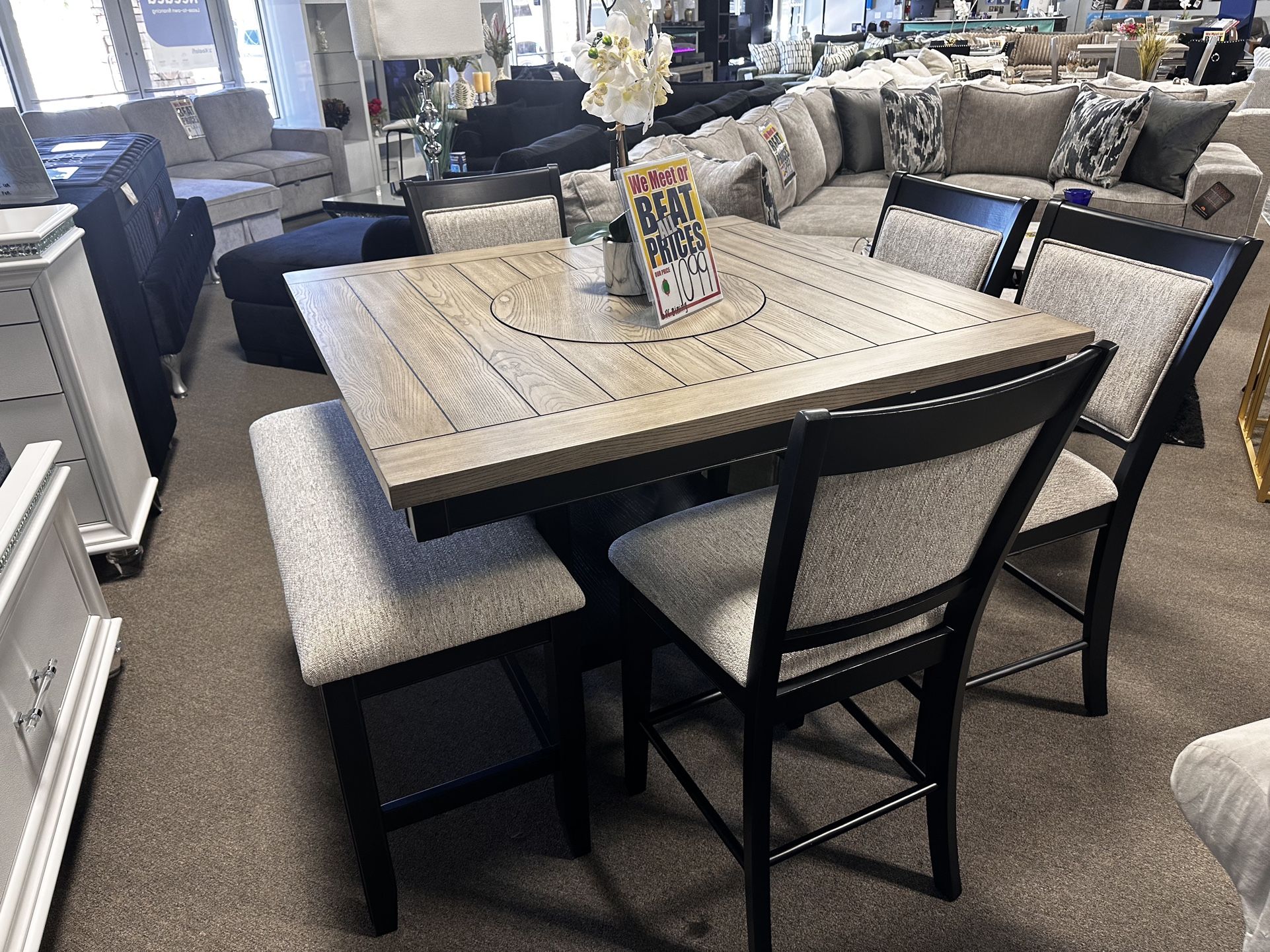 Perfect Dining Room Set W/bench! $999 ⭐️