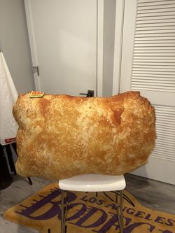 TRAVIS SCOTT MCDONALDS  PILLOW COLLAB (DELIVERY)