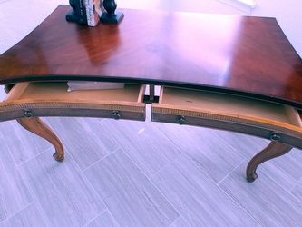 Beautiful 2 Drawer Desk