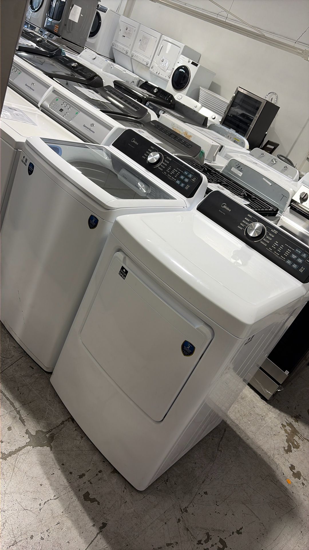 Midea Topload Washer 4.5 CU FT and Gas Dryer 7 CU FT