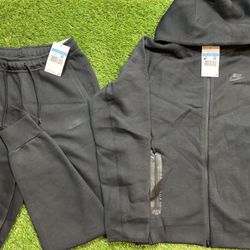 Black Nike Tech Tracksuit M