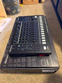 Roland TR-8S Rhythm Performer – Excellent Condition + 2-Year Guitar Center Warranty