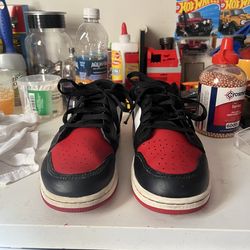 Nike air Jordan 1 low Bred  Toe  size 5.5 Y