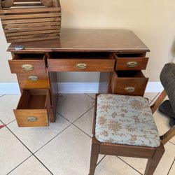 Antique desk for small space   Has the glass for protection 
