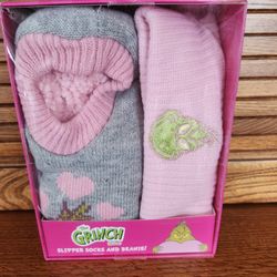 The GRINCH HAT & SLIPPER SOX SET. Girls SzL/ XL New In Box!💚