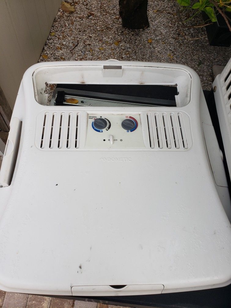 2018 Dometic B57915.711C0