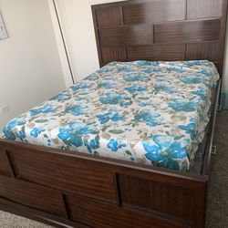 Bedroom set with queen bed / 2side table and 1 chest drawers with mirror