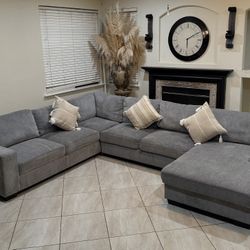 FREE DELIVERY Large Gray Sectional Sofa w/ Pull-Out Sleeper & Storage – Clean