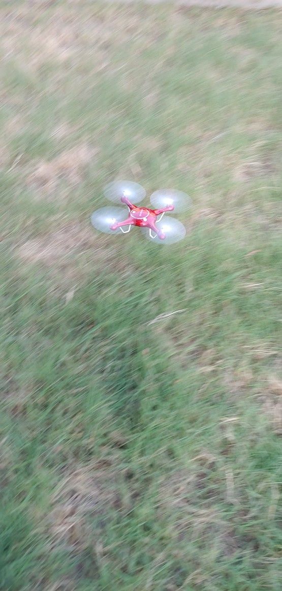 Polaroid PL2000 Quadcopter with 720p HD Wi-Fi Video (Red)