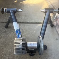 Kinetic by Kurt Fluid Bike Trainer