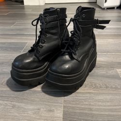 Demonia Platform Boots size9 Black