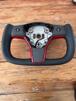Hans show Tesla model y steering wheel