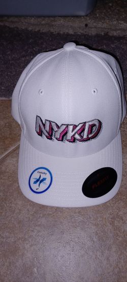 Flexfit Yupoong White S-M Hat
White 100% polyester Flexfit Yupoong hat is a size S-M