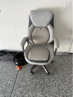 Computer / gaming chair