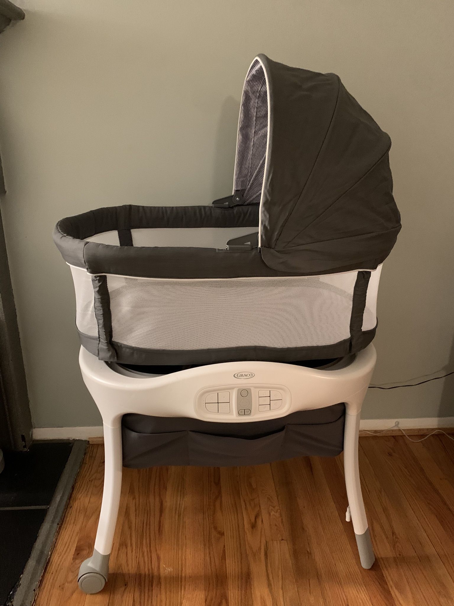 Graco Sense2Snooze Bassinet with Cry Detection™ Technology in Ellison