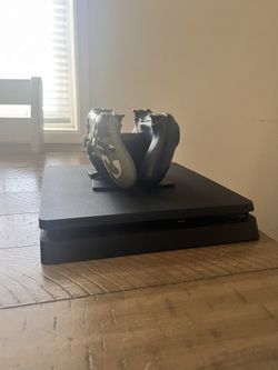 CHECK DESCRIPTION (PS4) PlayStation 4 With Charging Station, 2 Controllers.