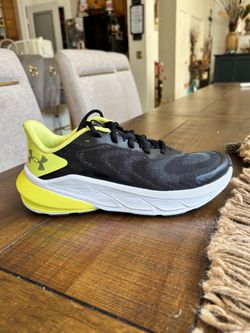 Under Armour Turbulence 3 Size 5Y Big Kids Black/Yellow (contact info removed)-002 New