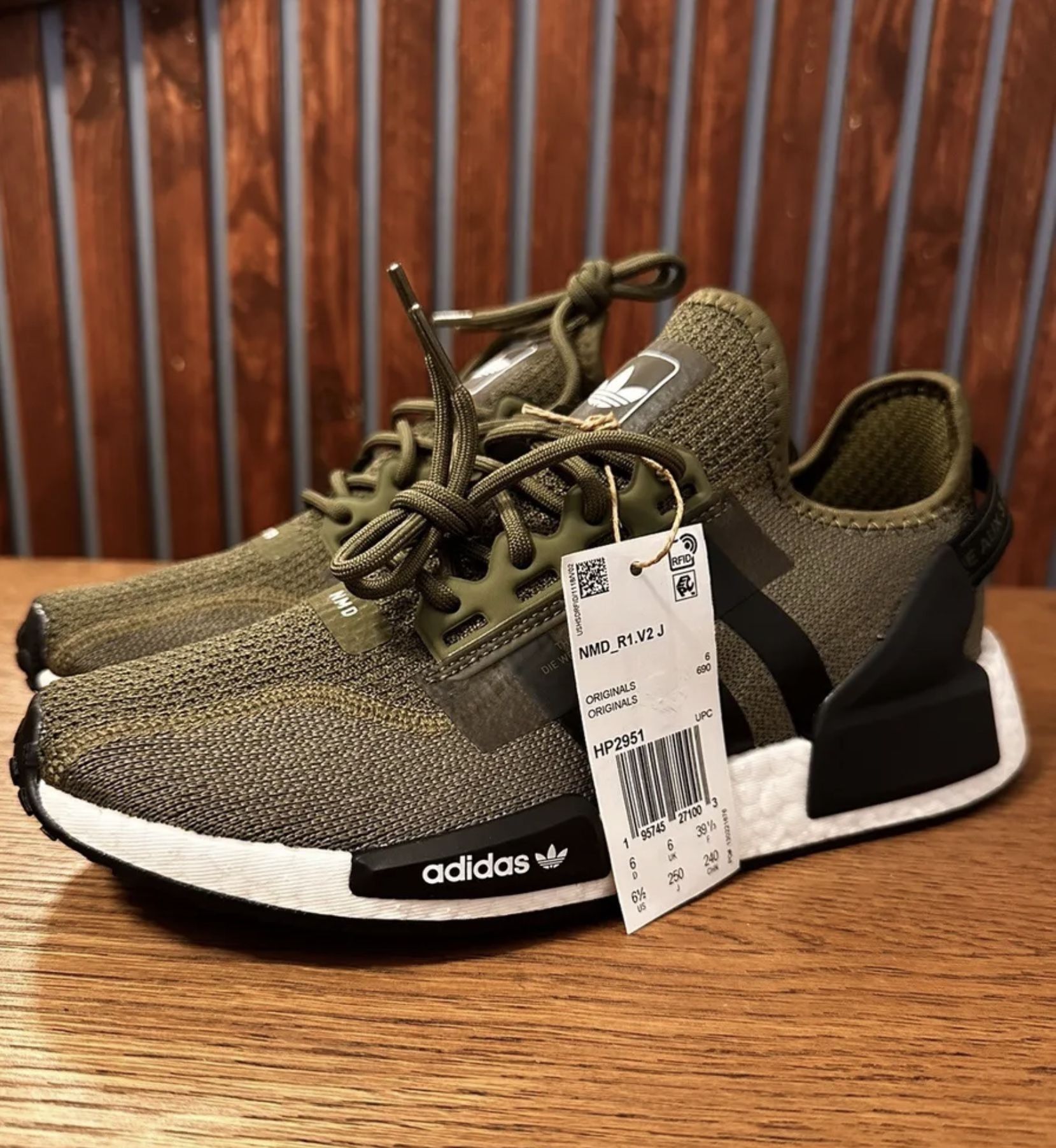 Adidas NMD_R1 V2 Legacy Green Size Fits Women's FZ2135)