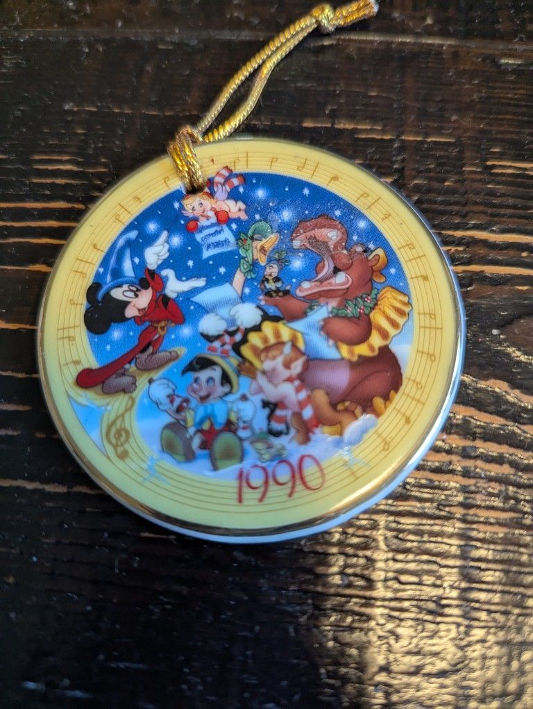 Walt Disney 1990 6th Edition Christmas Ornament