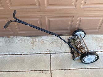 Hand push lawnmower