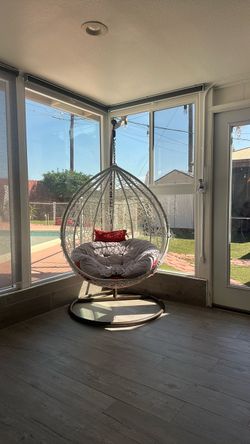 Lightly Used heavy Duty Swing Chair Large WHITE