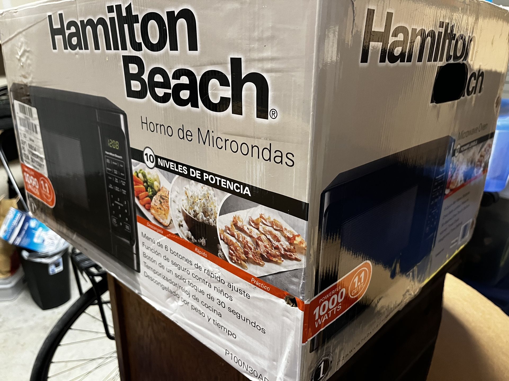 BRAND NEW - Hamilton Beach Microwave -Never Used