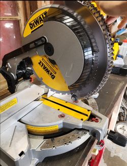 DeWalt Saw 12” Miter
