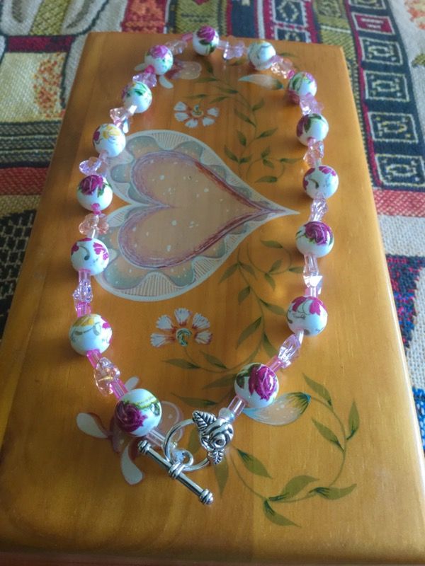 Fashion Jewelry 🌿🌹🌿 Rose beads necklace with crystal butterflies 🌿🦋🌿Come visit