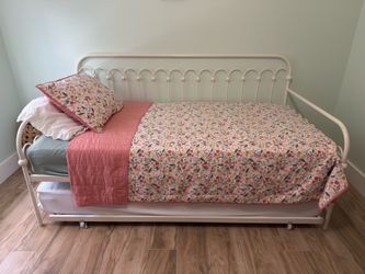 White metal daybed with pullout trundle