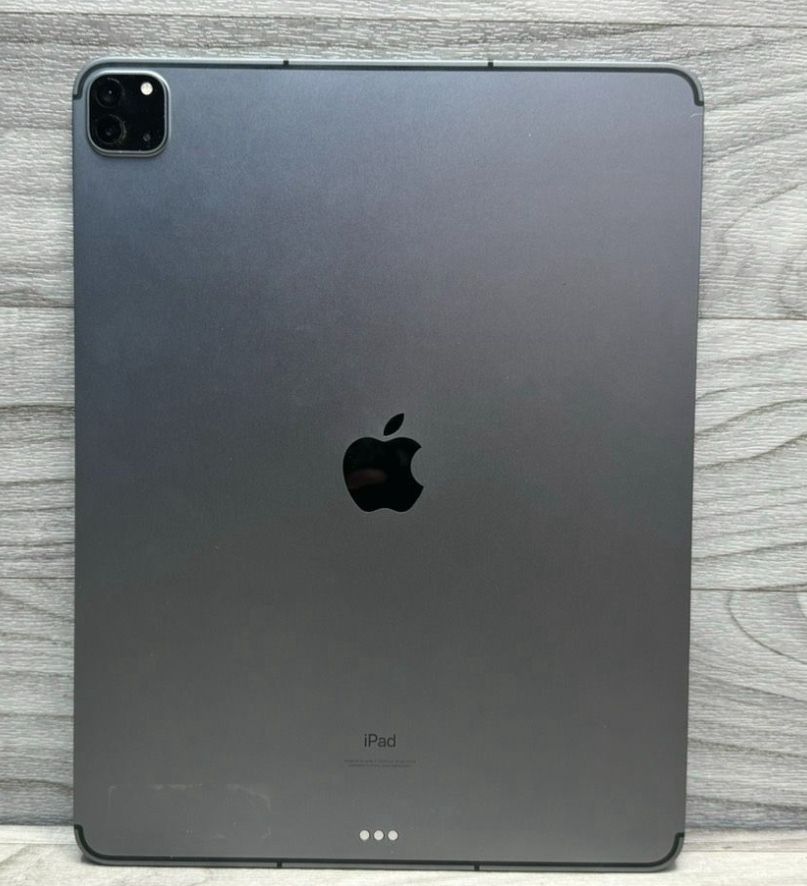 iPad Pro 5th Gen 128gb LTE & Apple Keyboard