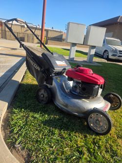 HONDA GAS 21-IN PUSH LAWN MOWER