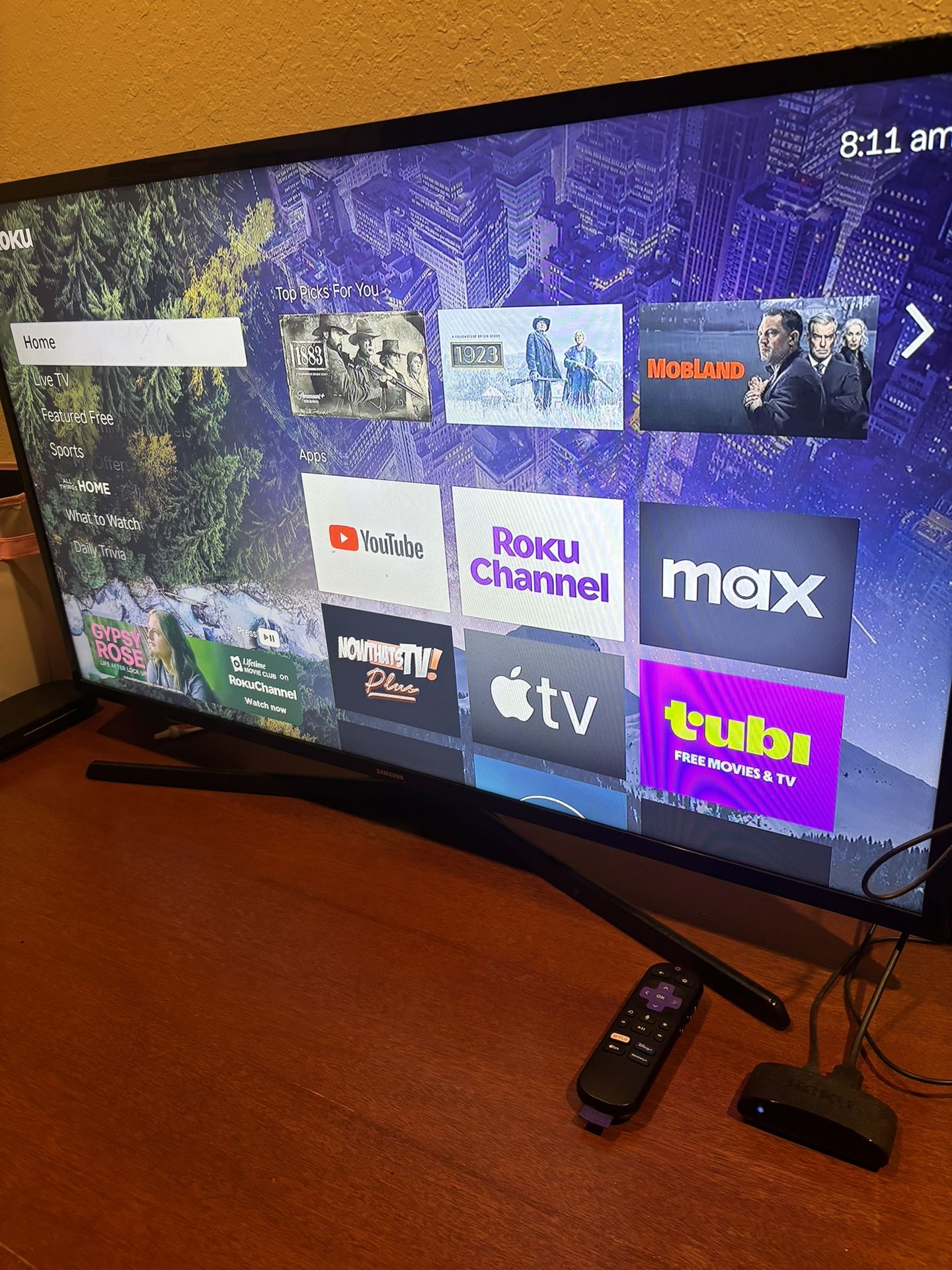 40’ samsung tv, along with the roku!