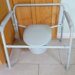 NEW Portable Adjustable Commode