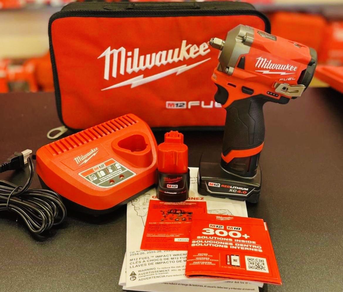 New Milwaukee M12 FUEL 12V Stubby 3/8 Impact Wrench Kit (2) Batteries (1) Charger & Tool Bag. $240